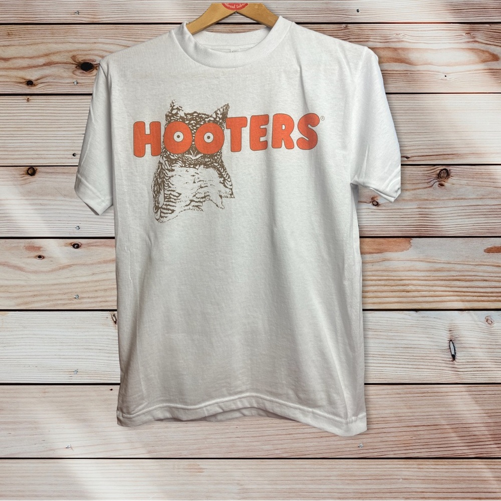 Hooters t shirt S-3X available
